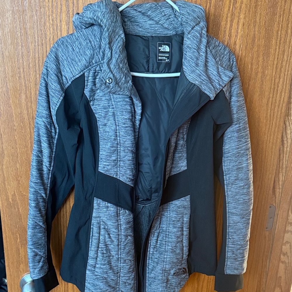 The North Face Women's Heather Gray and Black Ski Jacket